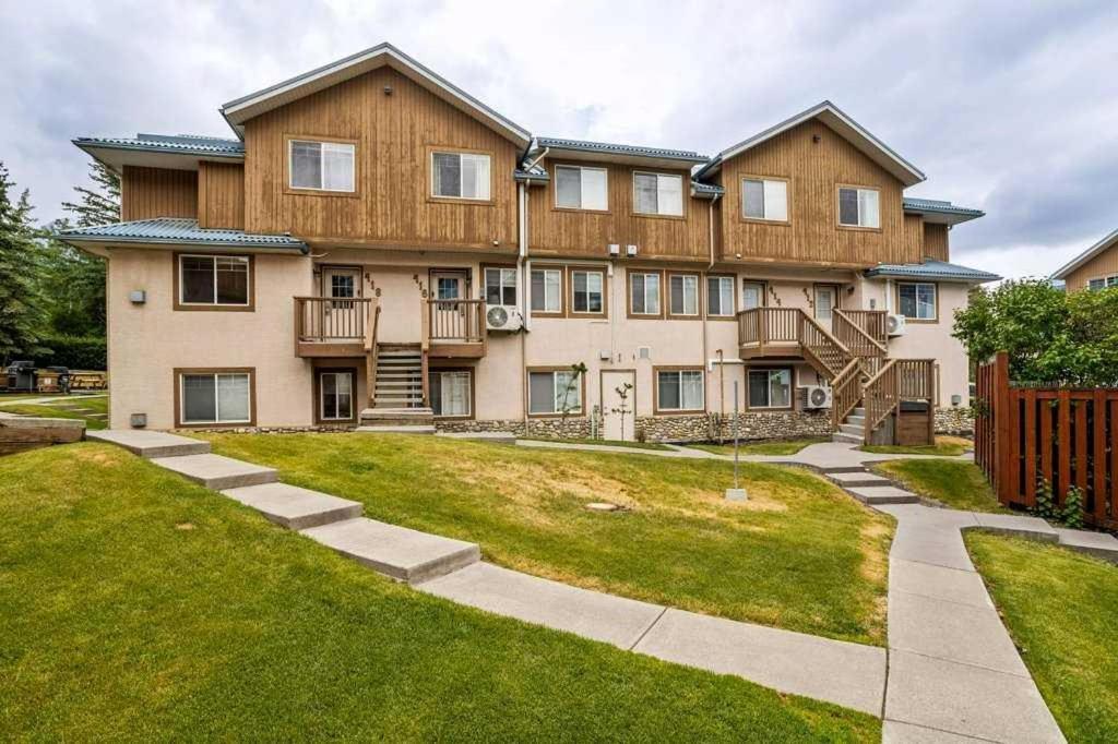Entire Lovely Townhouse Mountain View! * Canmore