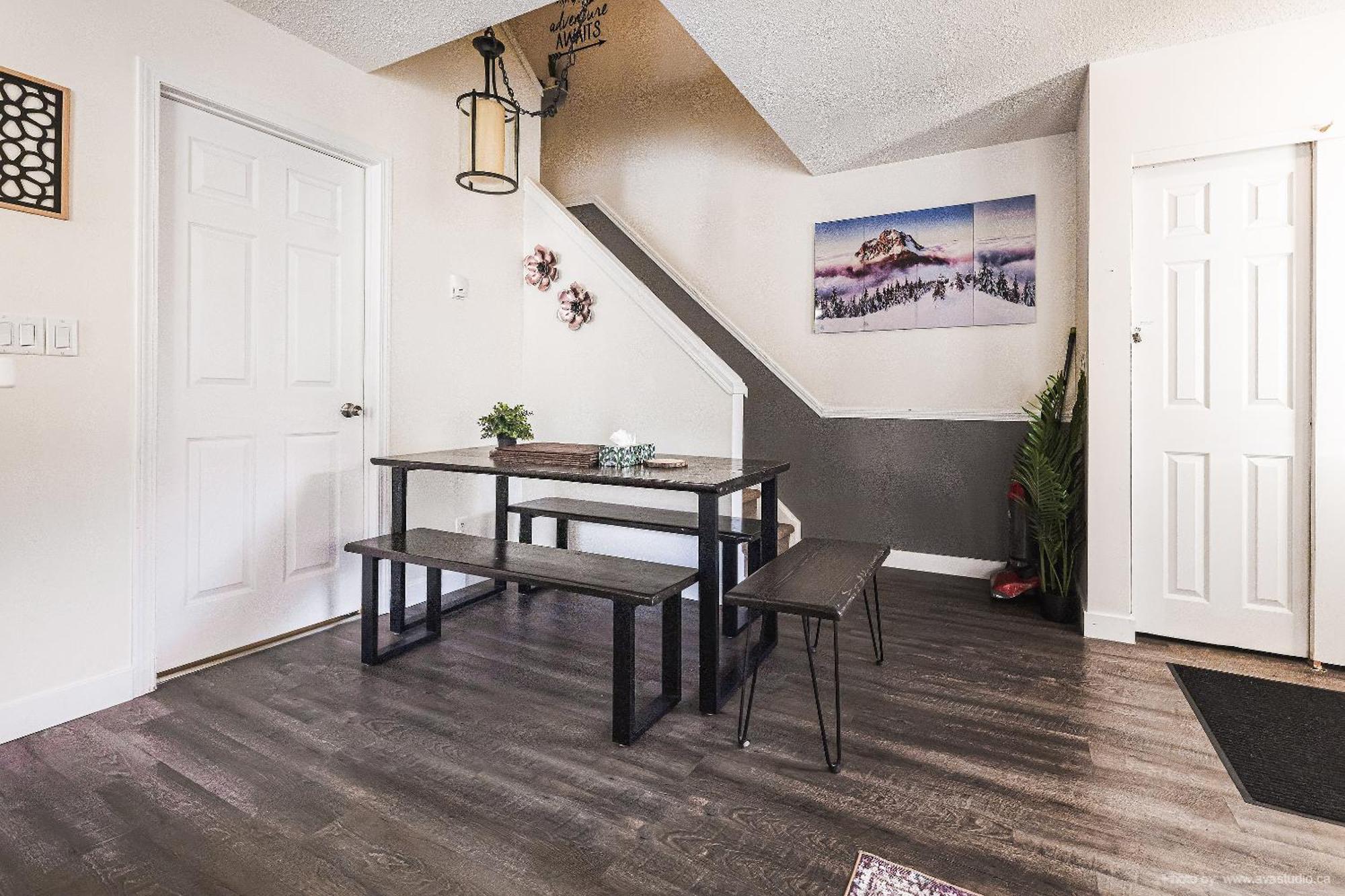 Apartment Entire Lovely Townhouse Mountain View! Canmore